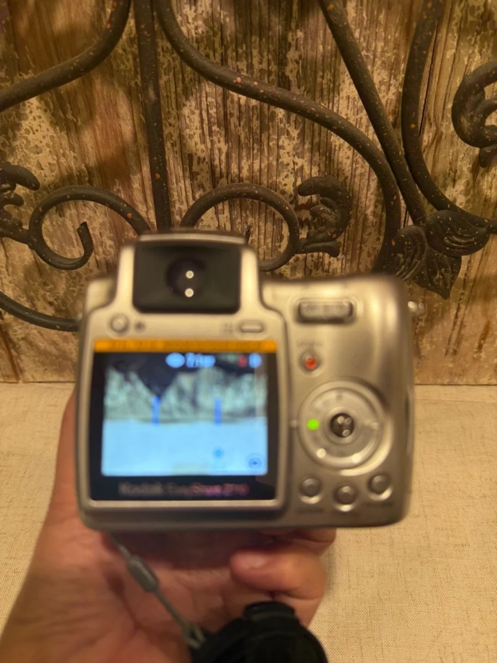 Kodak Silver Digital Camera wSchneider-Kreuznach Lens a Kodak EasyShare Z710